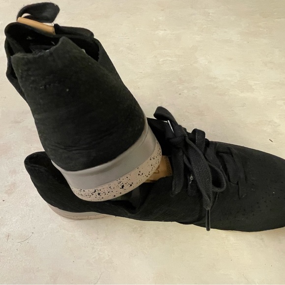 Black UGG TREADLITE runners - Picture 8 of 11